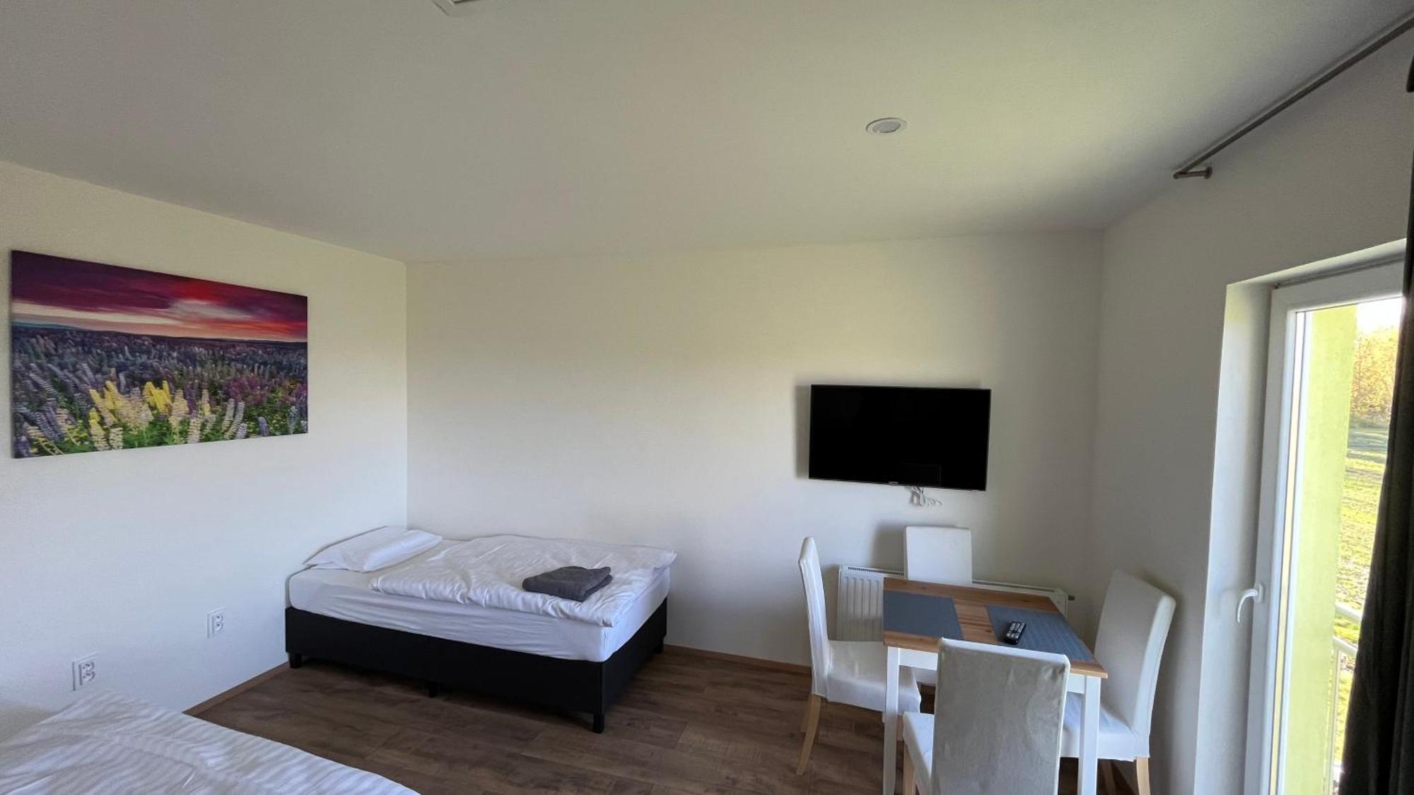 Apartment Golden Prague 78 Вестец Экстерьер фото